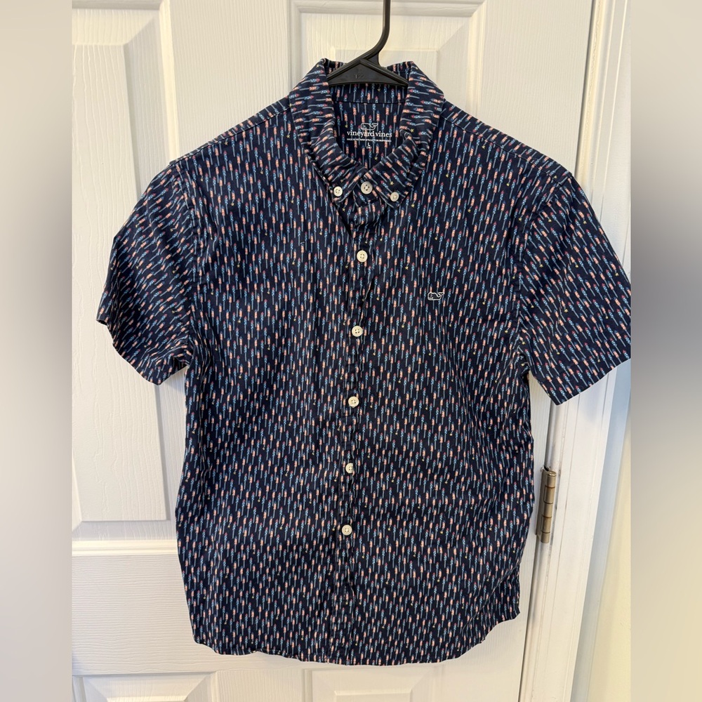 Vineyard vines, firework pattern, Fourth of July button down short sleeve